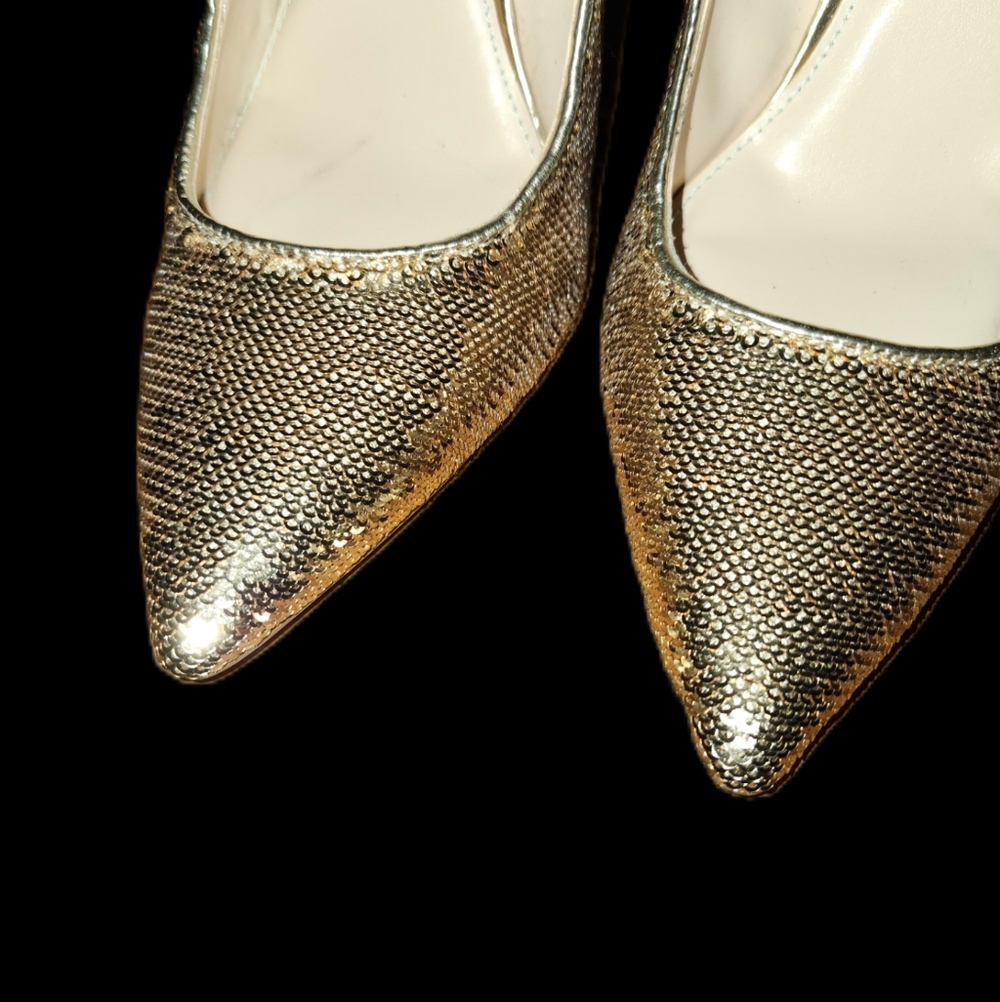 Betsey Johnson Gold Pumps - Picture 3 of 6